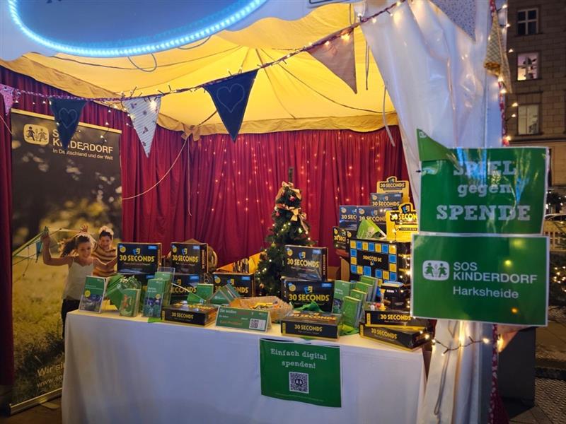 Weihnachtliche Spendenaktion mit dem SOS-Kinderdorf